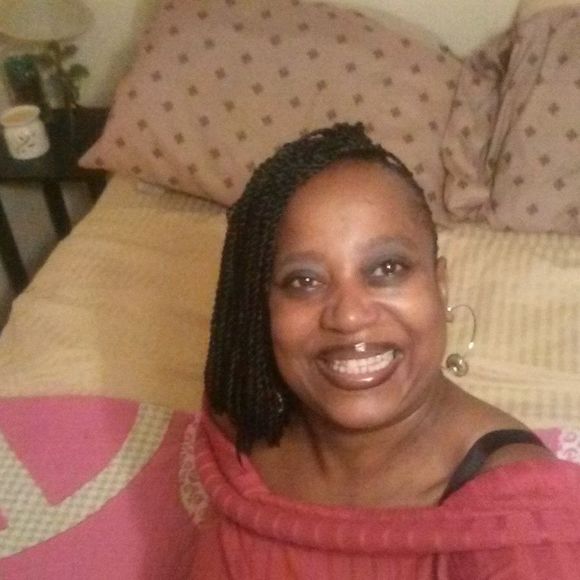 Meet your Posher, Cynthia - Picture 1 of 1